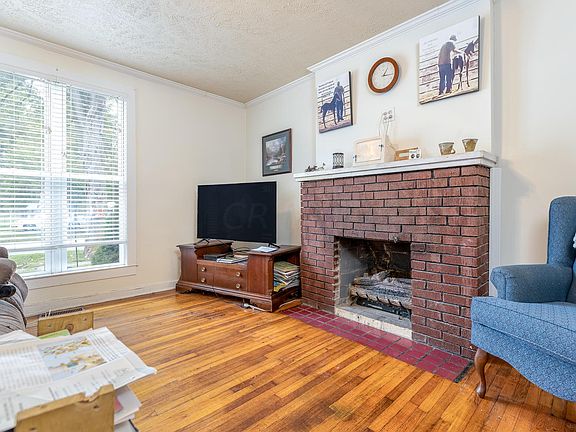 5th image of 235 W Ottawa St