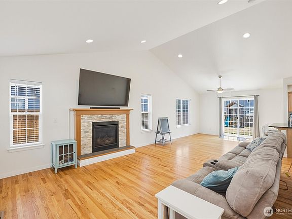 5th image of 2044 Brome Street