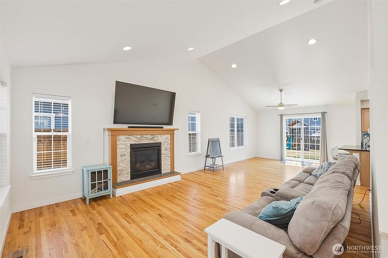 5th image of 2044 Brome Street