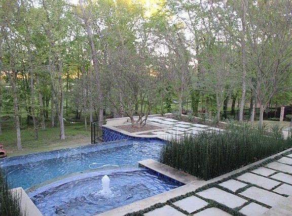 2nd image of 1419 Royal Oak Dr