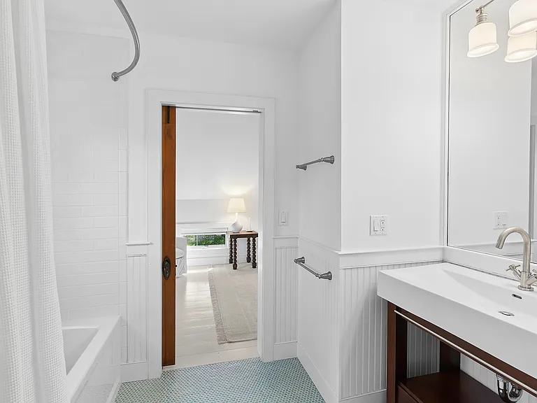 109 Franklin Ave — Photo 19
