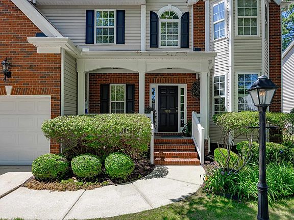 4th image of 306 Water Hickory Way