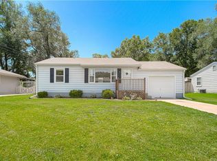 102 Woodland Rd, Lansing, KS 66043