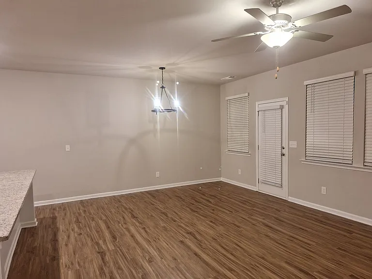 220 Turner Ln — Photo 14