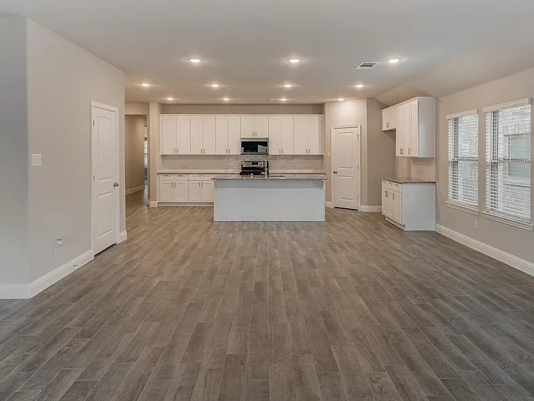 5917 Bellflower Dr — Photo 8
