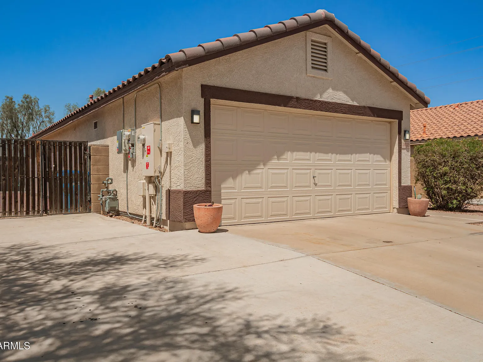 3 bed, 2.0 bath, 1299 sqft, $2,790 — Photo 2