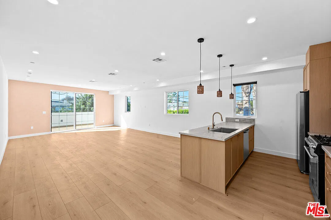 4 bed, 3.0 bath, 1589 sqft, $5,685 — Photo 1