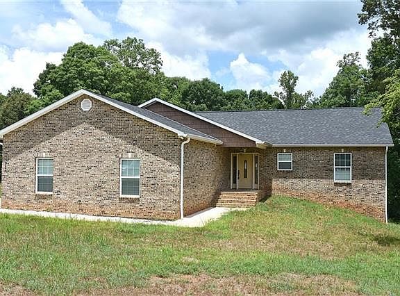 4th image of 2214 Evergreen Dr