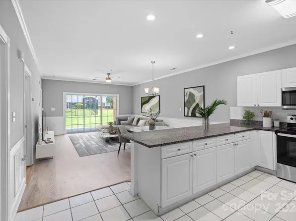 9016 Meadow Vista Rd, Charlotte, NC 28213