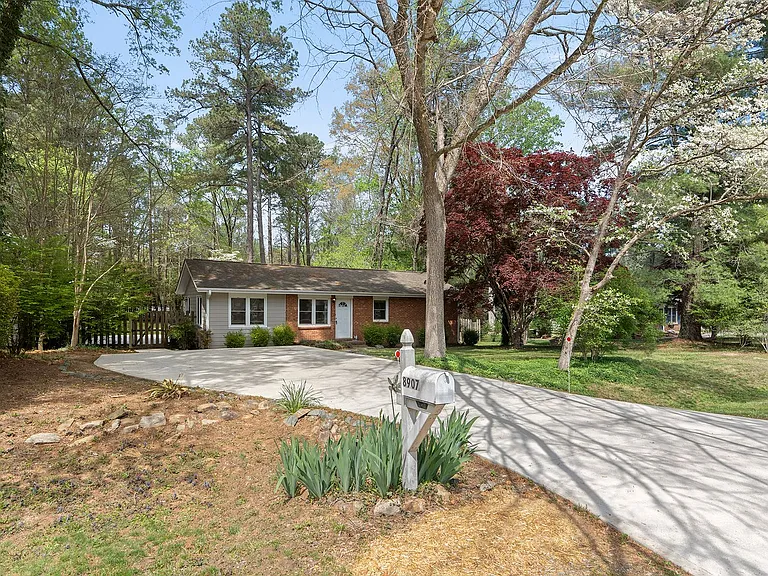 8907 Rollingwood Rd — Photo 11