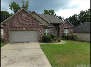 37 Woodridge Dr, Little Rock, AR 72204