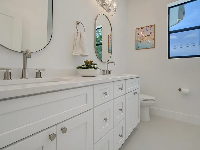 1248 N Harbor Dr — Photo 39
