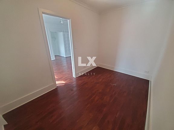 3rd image of 1609 W Pratt Blvd #209