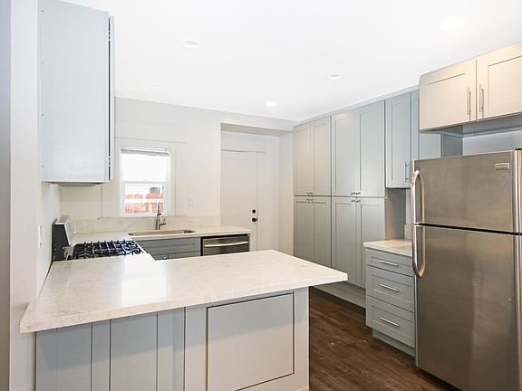 2nd image of 3237 Marlborough Ave