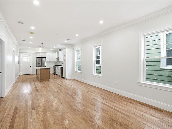 5th image of 13 Langmaid Ave #1