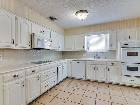 2nd image of 3806 Jennifer Ln