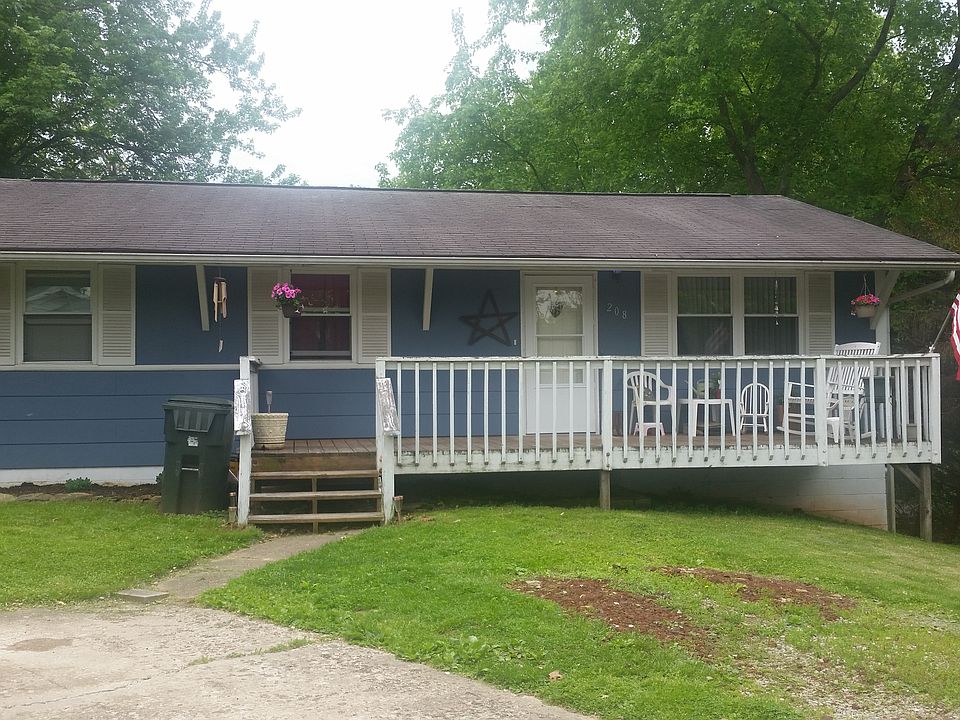1st image of 208 E 10th St