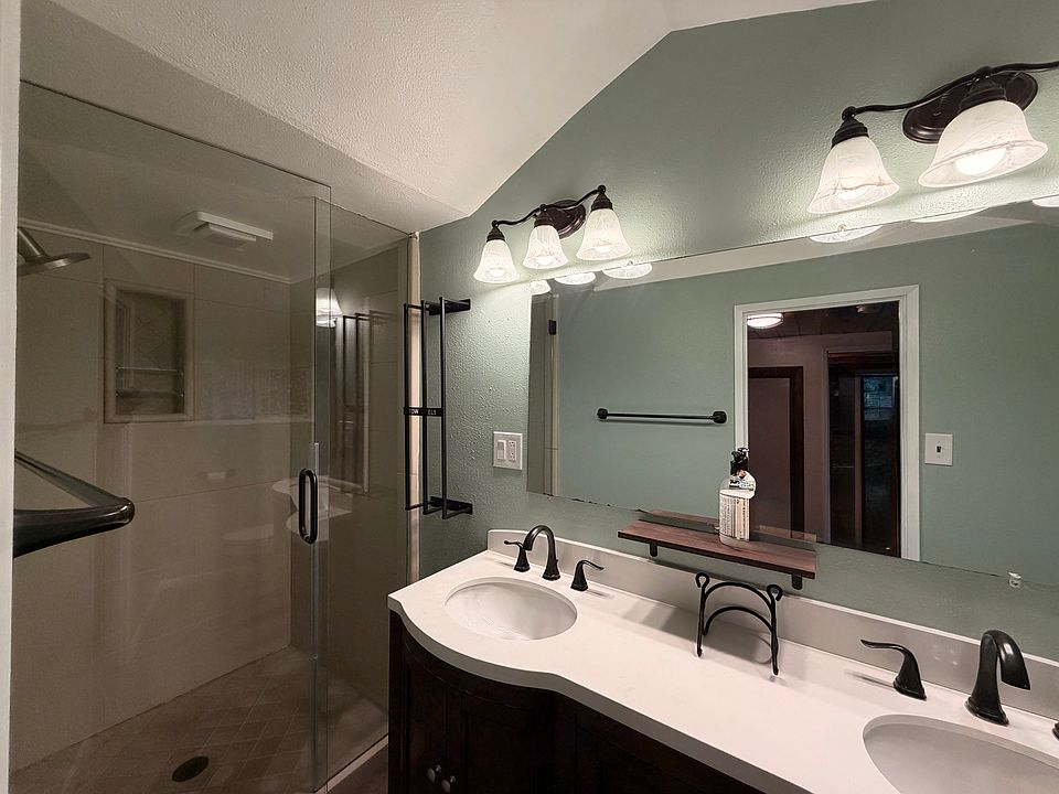 1st image of 39861 Fern Ln