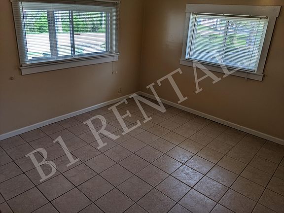 4th image of 105 Greensburg St #2