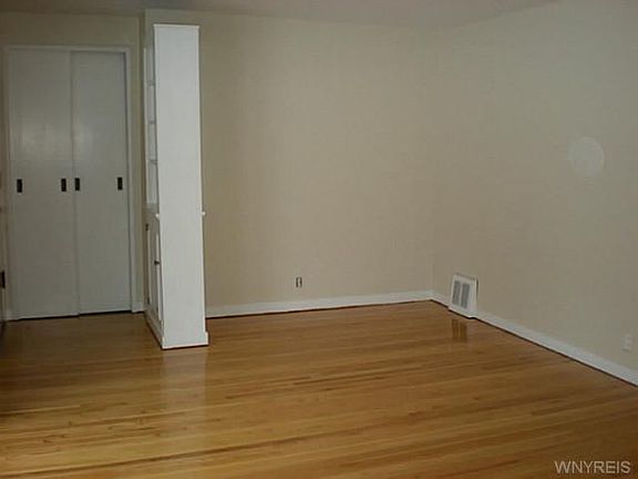 5th image of 319 Lakewood Pkwy