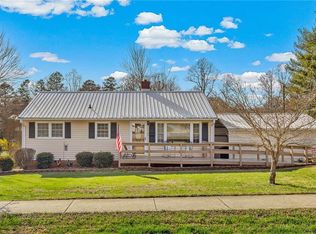 407 N 9th St, Mebane, NC 27302