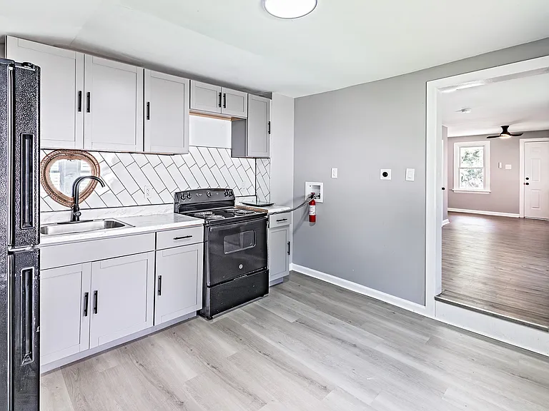 218 Sinnickson St — Photo 8