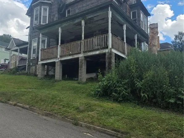 303 S 3rd St, Apollo, PA 15613