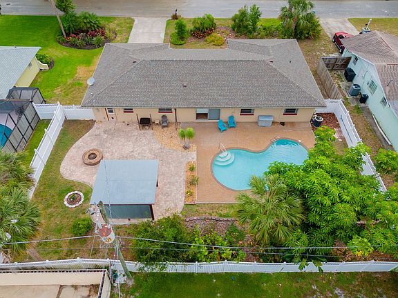 2nd image of 830 Lindenwood Cir E