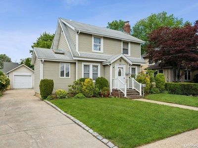 22 Merokee Place, Farmingdale, NY, 11735
