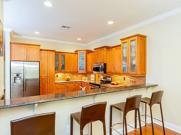 5th image of 535 NE 17th Way