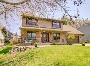 914 Peregrine Trl, Oregon, WI 53575