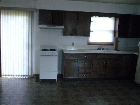 3rd image of 419 Grandridge Ave