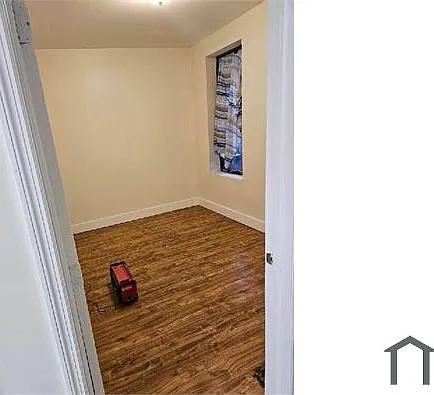 585 Bristol St — Photo 5