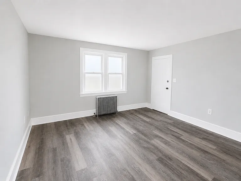 35 Rapallo Ave #2W — Photo 2