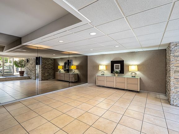 4th image of 525 N Sycamore Ave APT 322