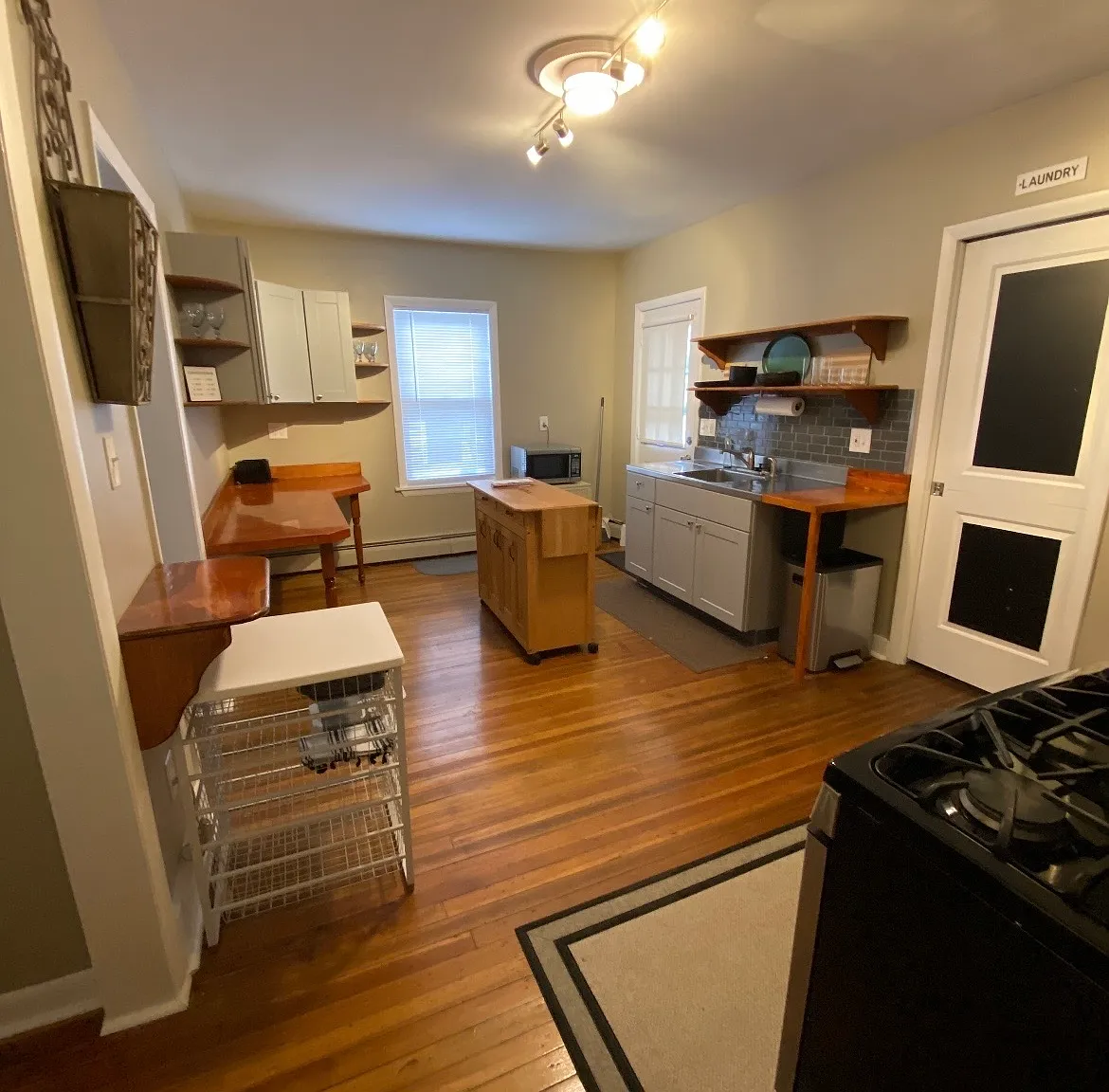 3 bed, 1.5 bath, 1200 sqft, $2,200 — Photo 4
