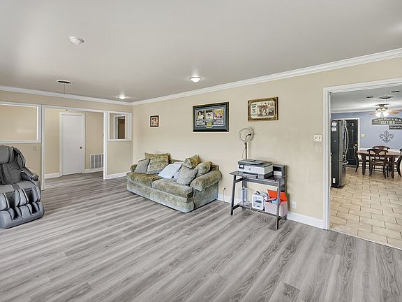 4th image of 2829 Durant Dr