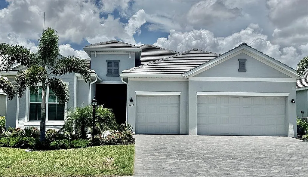 3 bed, 3.0 bath, 2445 sqft, $9,000 — Photo 1