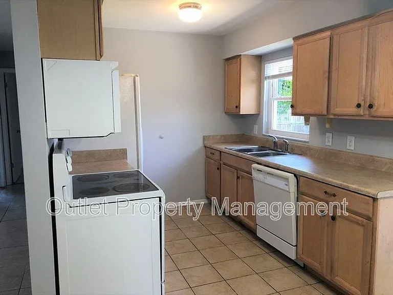 700 Trailwood Dr — Photo 5