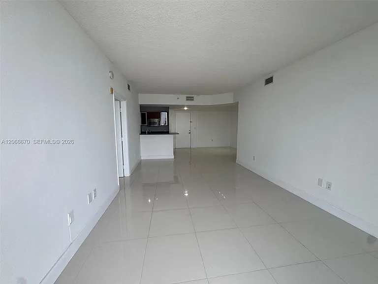 18800 NE 29th Ave #1005 — Photo 5