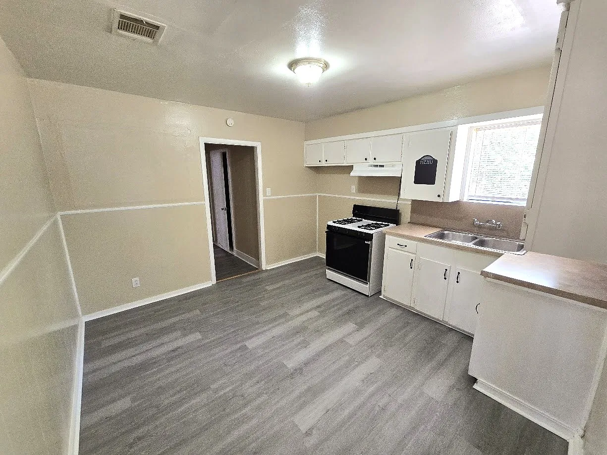 3 bed, 1200 sqft, $1,350 — Photo 2