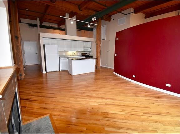 4th image of 2222 W Diversey Ave APT 412