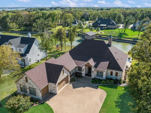 560 Clubhouse Dr, Corsicana, TX 75109