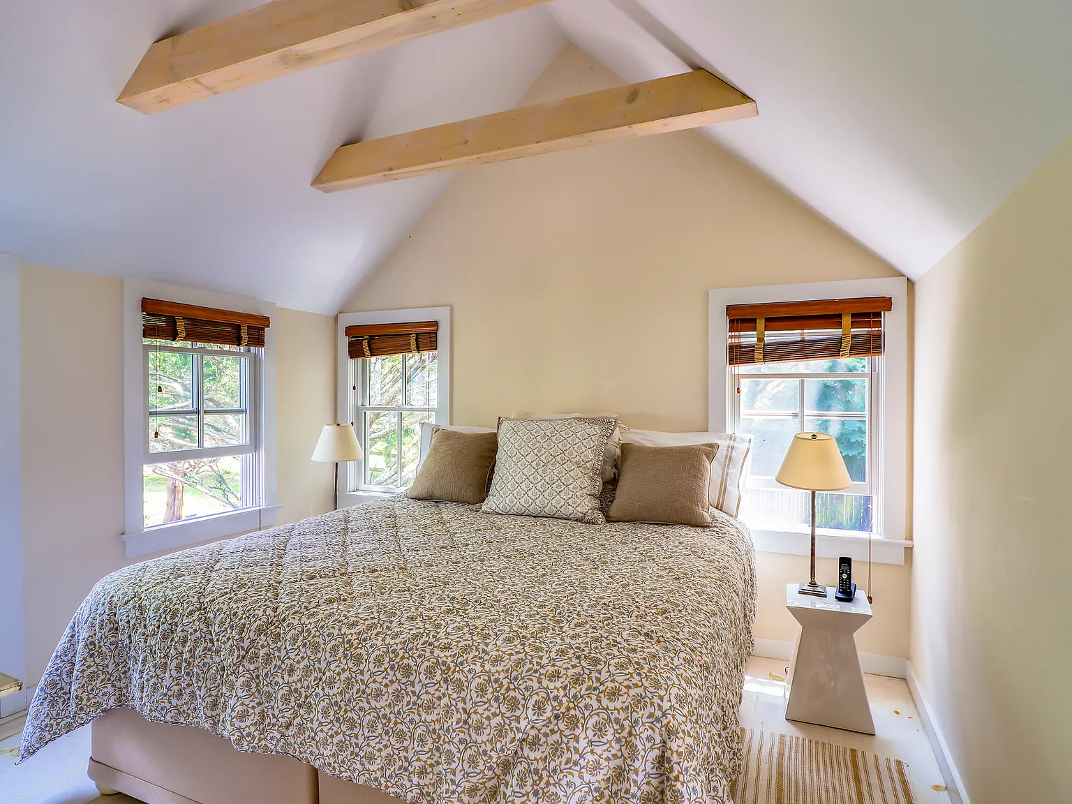 Charm and Convenience in Amagansett — Photo 4