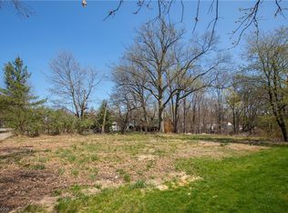 827 Cahoon Rd, Westlake, OH 44145