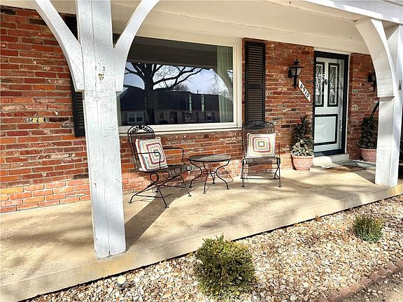 2nd image of 6910 W 101st St