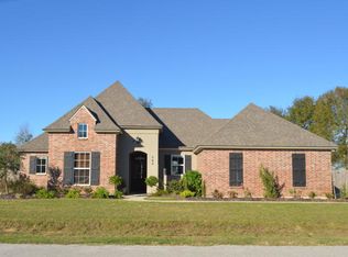 109 Oak Shadows Dr, Youngsville, LA 70592
