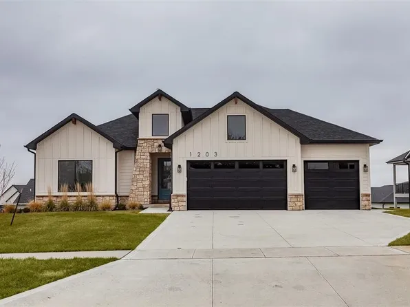 1203 NW 28th St, Grimes, IA 50111
