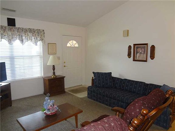 3rd image of 1283 Magnolia Dr