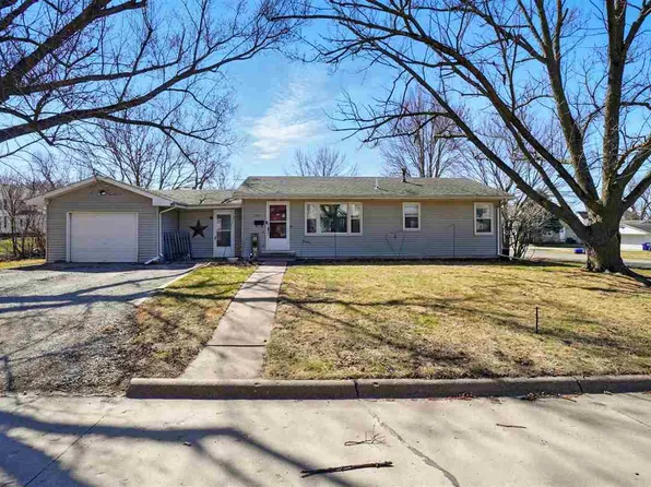 221 W 7th St, Washington, IA 52353
